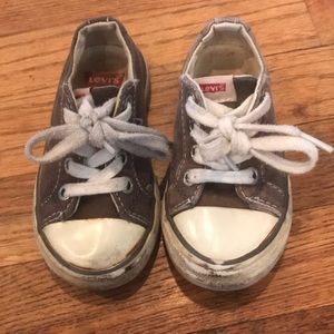 Low Top Levi’s Sneakers